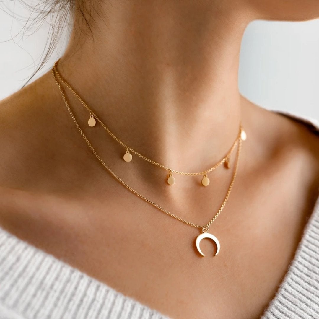 Luna | Elegant Gold Necklace with Delicate Moon Design