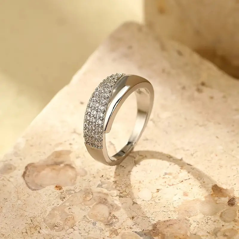 Éloïse – Ring with Timeless Sparkle