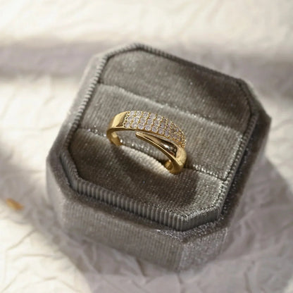 Éloïse – Ring with Timeless Sparkle