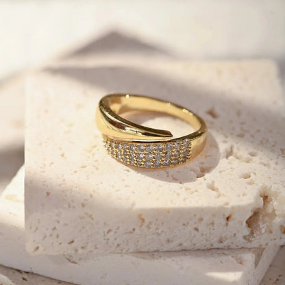 Éloïse – Ring with Timeless Sparkle